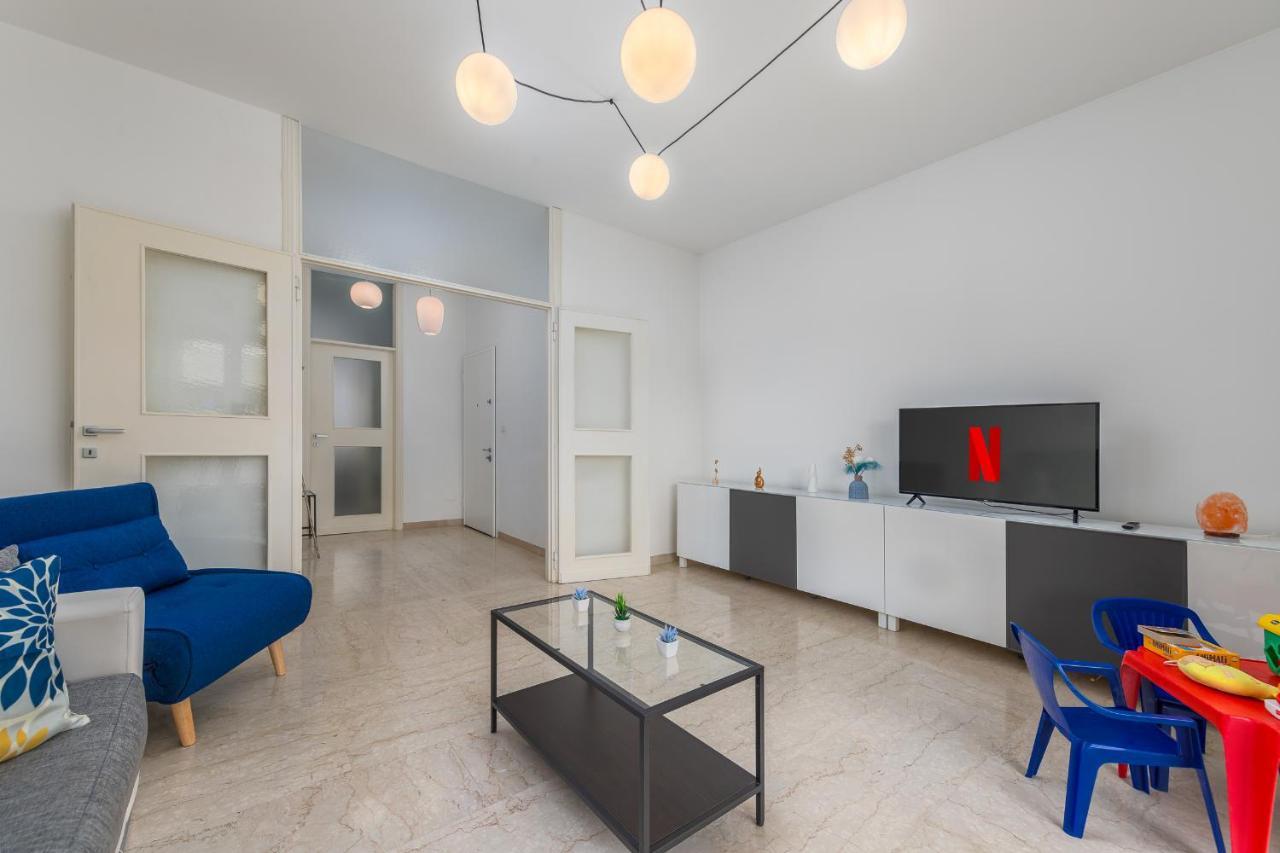 Niguarda-Zara Xxl Home,Two Balconies,Wifi,Family Милан Экстерьер фото