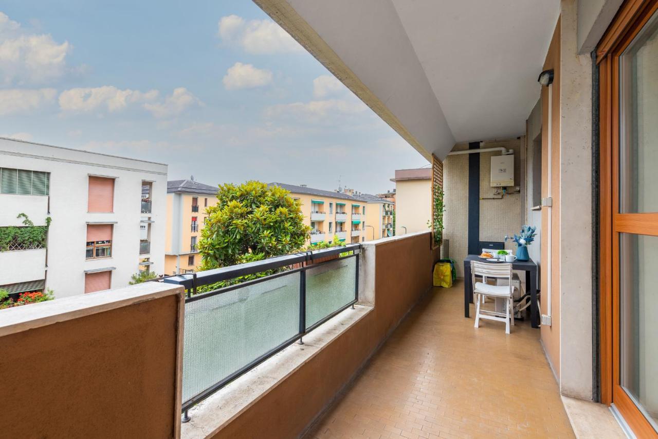 Niguarda-Zara Xxl Home,Two Balconies,Wifi,Family Милан Экстерьер фото