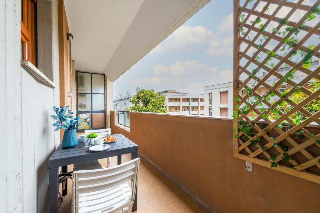 Niguarda-Zara Xxl Home,Two Balconies,Wifi,Family Милан Экстерьер фото
